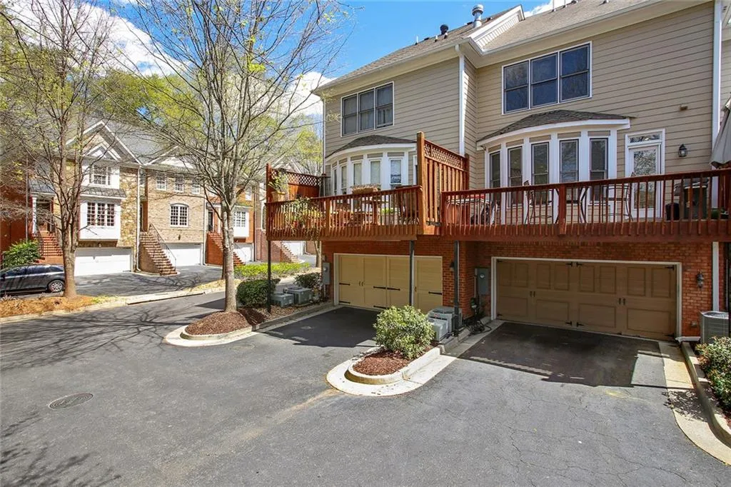 93 Chemin De Vie, Sandy Springs, Georgia 30342, 3 Bedrooms Bedrooms, ,3 BathroomsBathrooms,Residential,Sold,93 Chemin De Vie,5827512