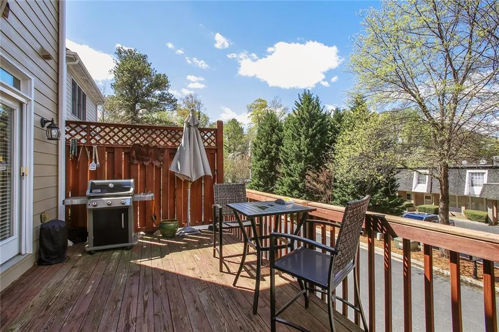 93 Chemin De Vie, Sandy Springs, Georgia 30342, 3 Bedrooms Bedrooms, ,3 BathroomsBathrooms,Residential,Sold,93 Chemin De Vie,5827512