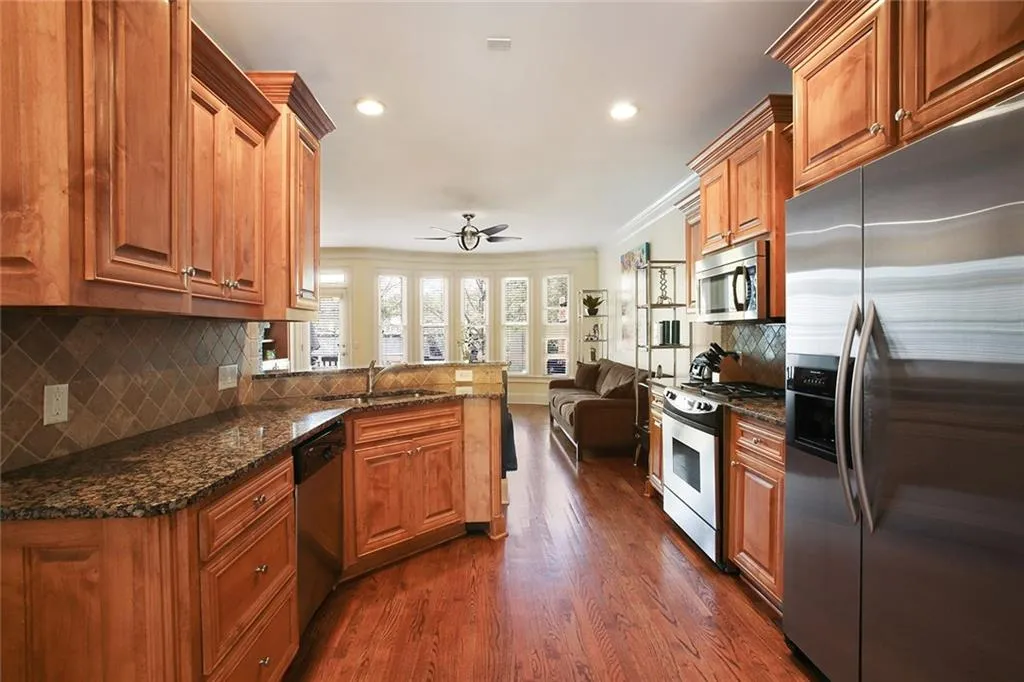93 Chemin De Vie, Sandy Springs, Georgia 30342, 3 Bedrooms Bedrooms, ,3 BathroomsBathrooms,Residential,Sold,93 Chemin De Vie,5827512