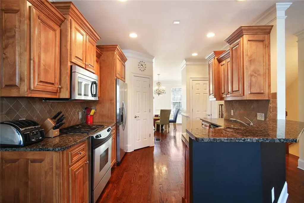 93 Chemin De Vie, Sandy Springs, Georgia 30342, 3 Bedrooms Bedrooms, ,3 BathroomsBathrooms,Residential,Sold,93 Chemin De Vie,5827512