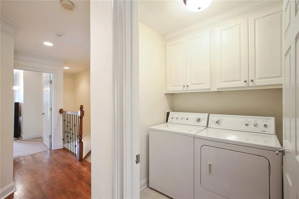 93 Chemin De Vie, Sandy Springs, Georgia 30342, 3 Bedrooms Bedrooms, ,3 BathroomsBathrooms,Residential,Sold,93 Chemin De Vie,5827512