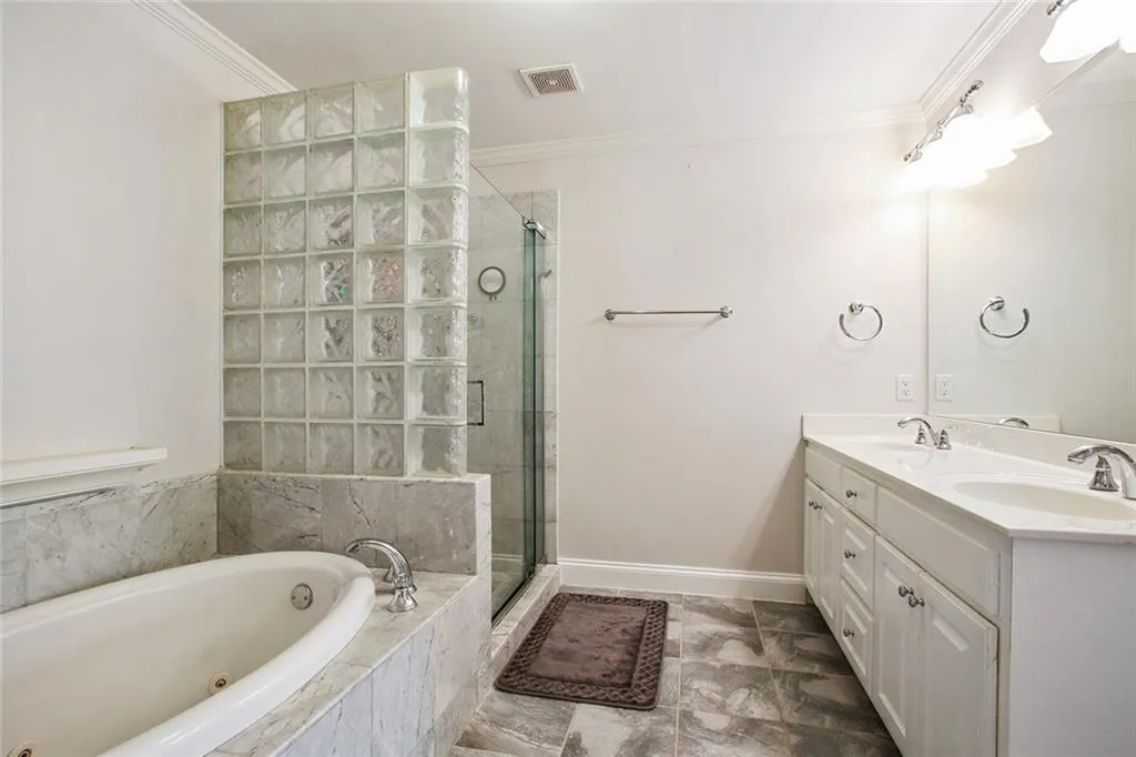93 Chemin De Vie, Sandy Springs, Georgia 30342, 3 Bedrooms Bedrooms, ,3 BathroomsBathrooms,Residential,Sold,93 Chemin De Vie,5827512