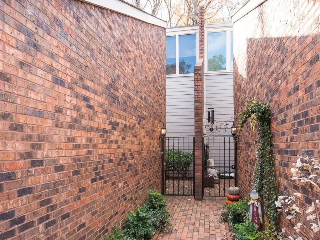 34 Spring Lake Place Nw Unit 34, Atlanta, Georgia 30318, 3 Bedrooms Bedrooms, ,2 BathroomsBathrooms,Residential,Sold,34 Spring Lake Place Nw Unit 34,5940274