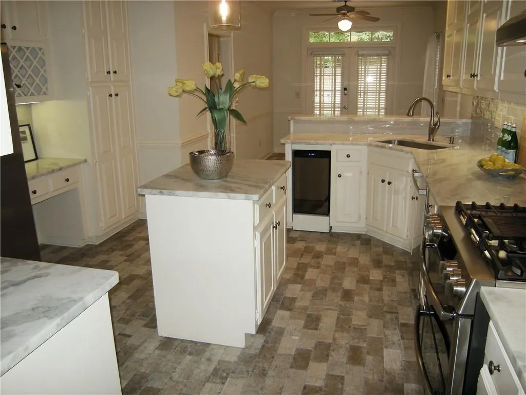 7155 Roswell Road Unit 33, Sandy Springs, Georgia 30328, 3 Bedrooms Bedrooms, ,3 BathroomsBathrooms,Residential,Sold,7155 Roswell Road Unit 33,6784040