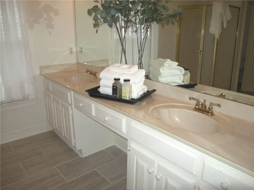 7155 Roswell Road Unit 33, Sandy Springs, Georgia 30328, 3 Bedrooms Bedrooms, ,3 BathroomsBathrooms,Residential,Sold,7155 Roswell Road Unit 33,6784040