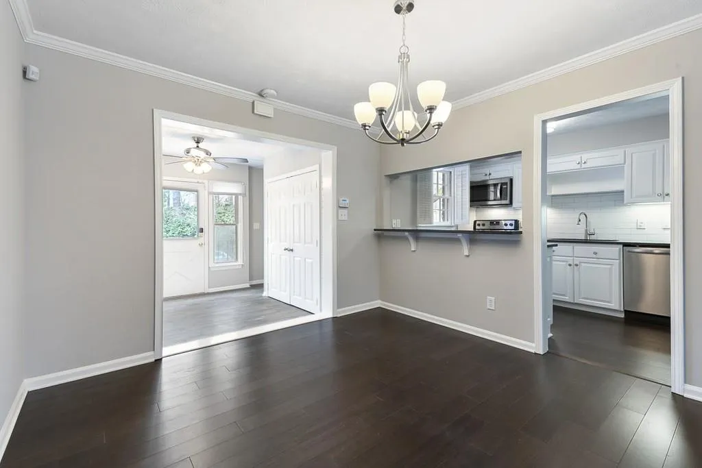 6700 Roswell Road Unit 3-b, Atlanta, Georgia 30328, 3 Bedrooms Bedrooms, ,2 BathroomsBathrooms,Residential,Sold,6700 Roswell Road Unit 3-b,6512437