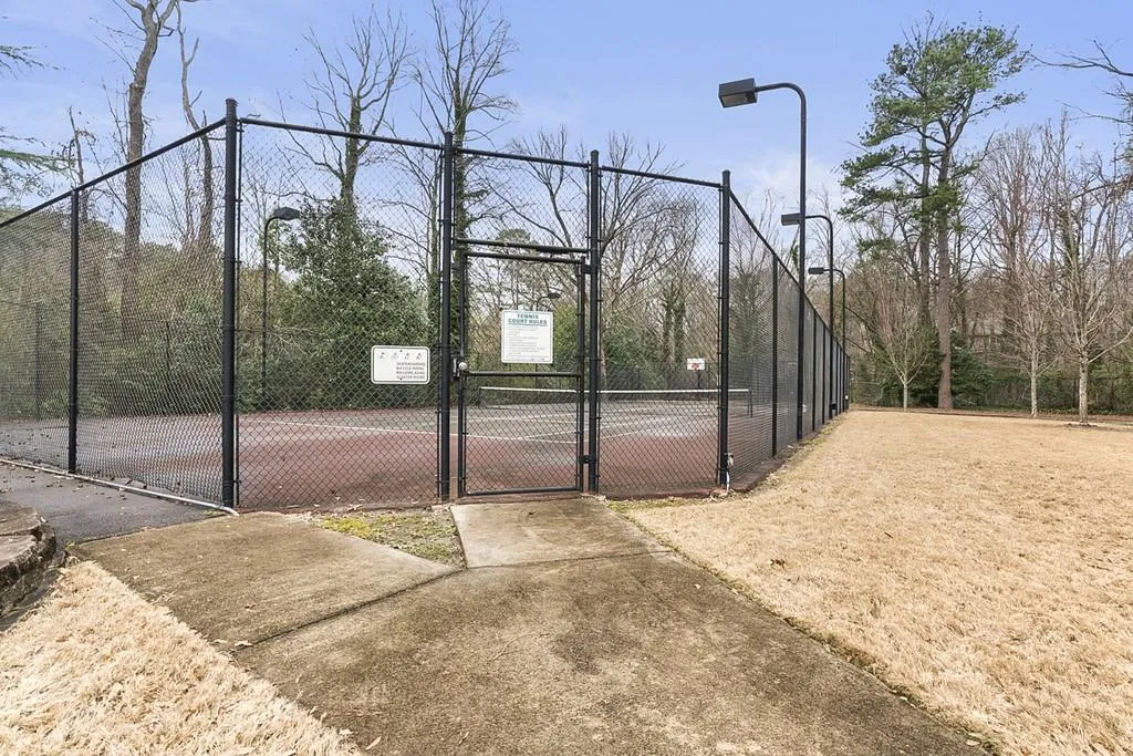 6700 Roswell Road Unit 3-b, Atlanta, Georgia 30328, 3 Bedrooms Bedrooms, ,2 BathroomsBathrooms,Residential,Sold,6700 Roswell Road Unit 3-b,6512437