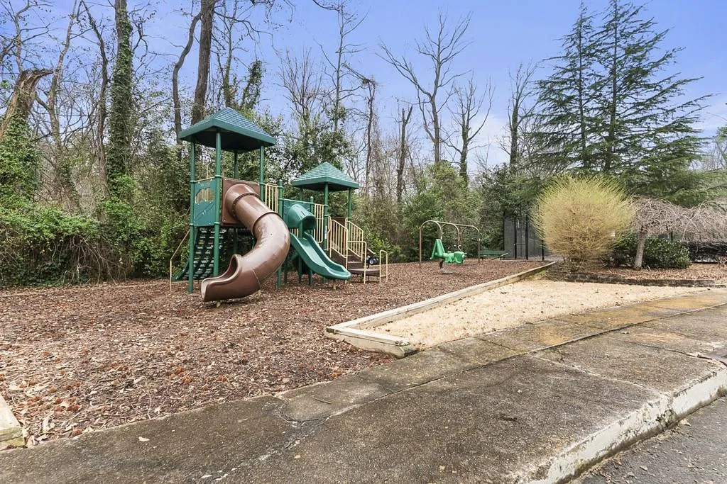 6700 Roswell Road Unit 3-b, Atlanta, Georgia 30328, 3 Bedrooms Bedrooms, ,2 BathroomsBathrooms,Residential,Sold,6700 Roswell Road Unit 3-b,6512437