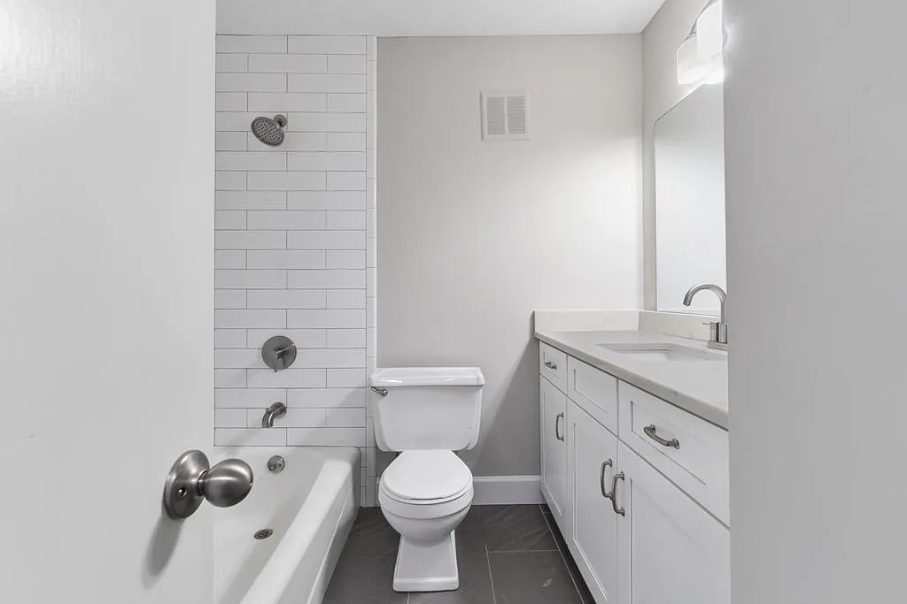 6700 Roswell Road Unit 3-b, Atlanta, Georgia 30328, 3 Bedrooms Bedrooms, ,2 BathroomsBathrooms,Residential,Sold,6700 Roswell Road Unit 3-b,6512437