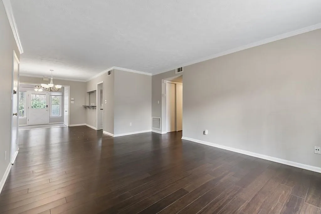 6700 Roswell Road Unit 3-b, Atlanta, Georgia 30328, 3 Bedrooms Bedrooms, ,2 BathroomsBathrooms,Residential,Sold,6700 Roswell Road Unit 3-b,6512437