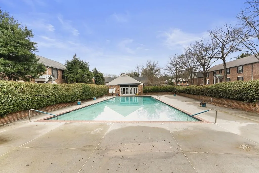 6700 Roswell Road Unit 3-b, Atlanta, Georgia 30328, 3 Bedrooms Bedrooms, ,2 BathroomsBathrooms,Residential,Sold,6700 Roswell Road Unit 3-b,6512437