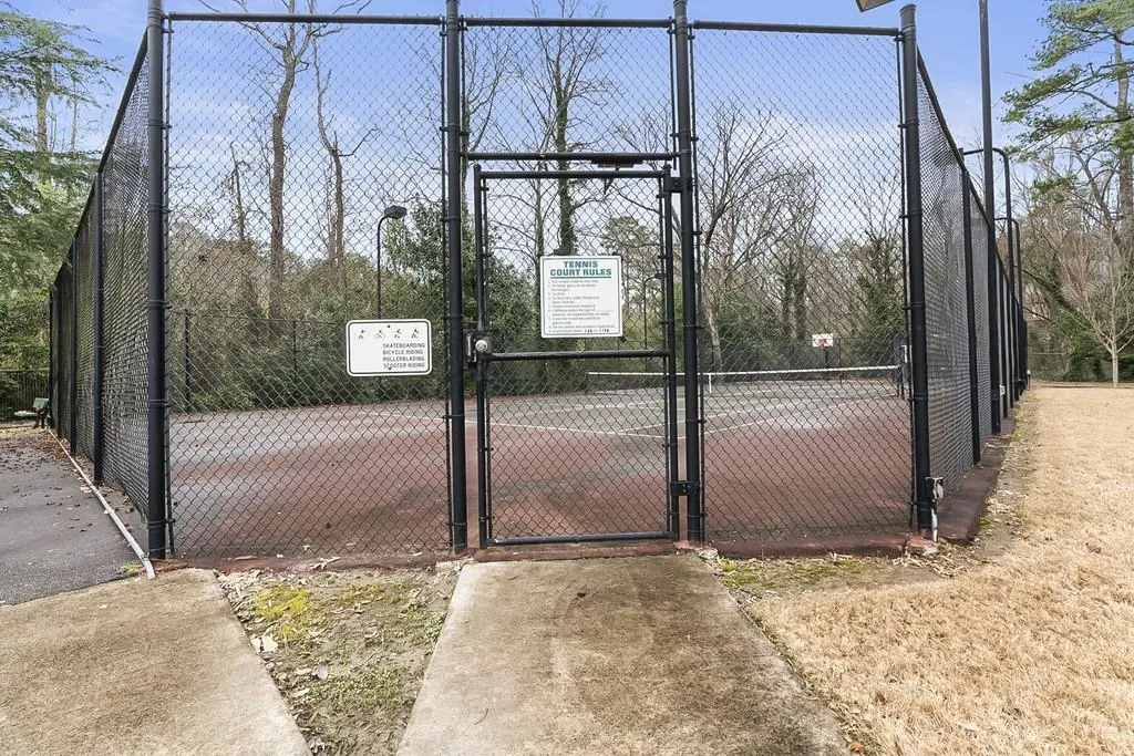 6700 Roswell Road Unit 3-b, Atlanta, Georgia 30328, 3 Bedrooms Bedrooms, ,2 BathroomsBathrooms,Residential,Sold,6700 Roswell Road Unit 3-b,6512437