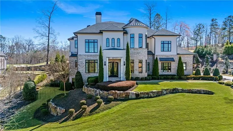 Spectacular Estate overlooking golf course