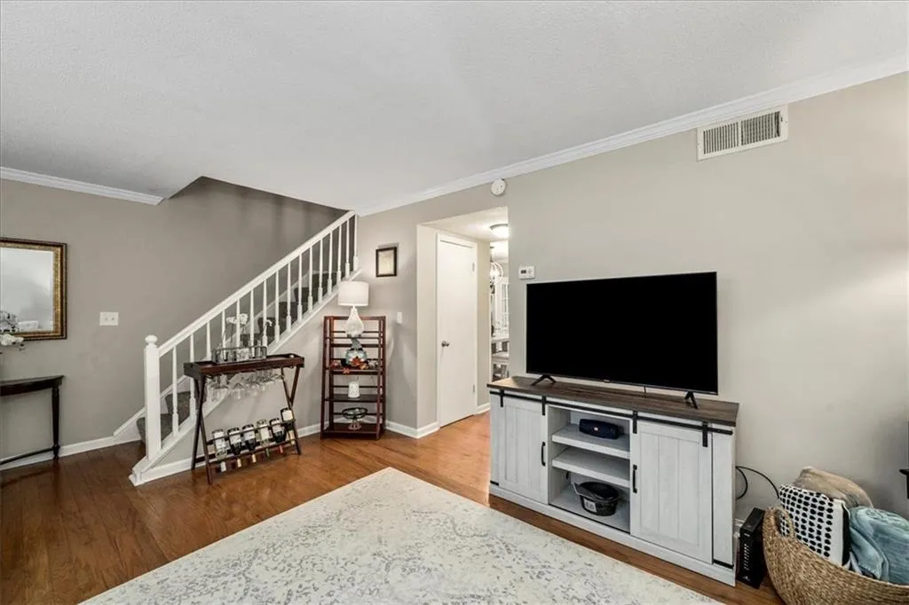 6900 Roswell Road Unit J4, Sandy Springs, Georgia 30328, 2 Bedrooms Bedrooms, ,2 BathroomsBathrooms,Residential,Sold,6900 Roswell Road Unit J4,7131644