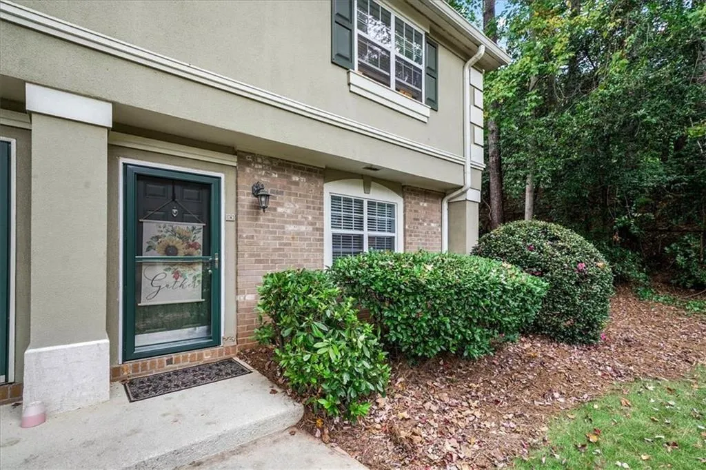 6900 Roswell Road Unit J4, Sandy Springs, Georgia 30328, 2 Bedrooms Bedrooms, ,2 BathroomsBathrooms,Residential,Sold,6900 Roswell Road Unit J4,7131644