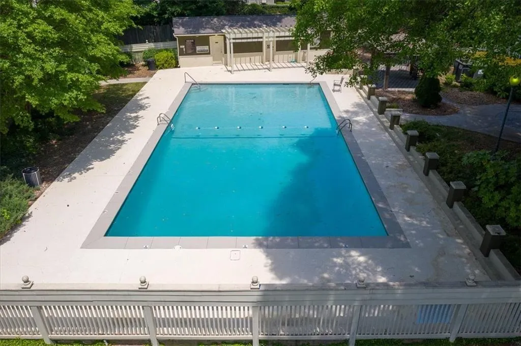 6900 Roswell Road Unit J4, Sandy Springs, Georgia 30328, 2 Bedrooms Bedrooms, ,2 BathroomsBathrooms,Residential,Sold,6900 Roswell Road Unit J4,7131644