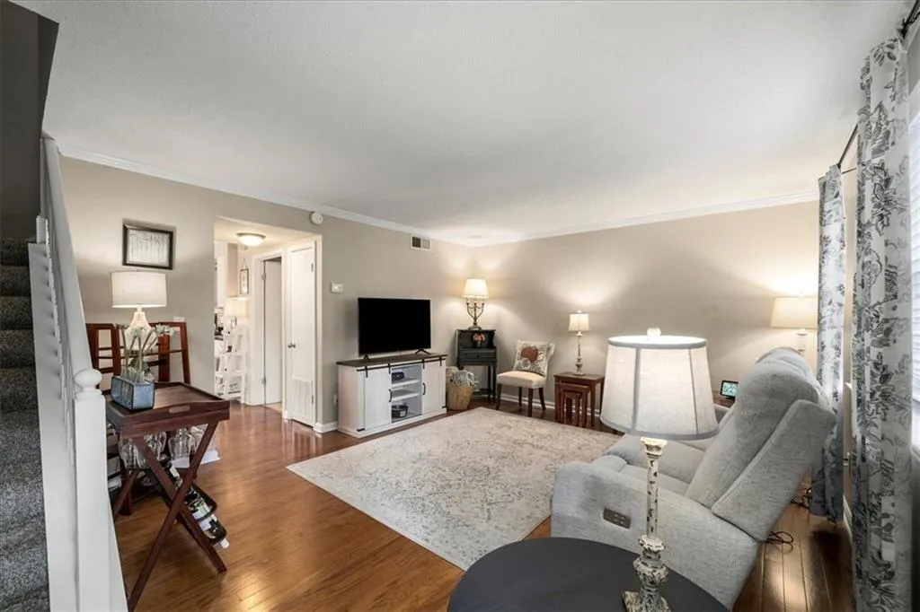 6900 Roswell Road Unit J4, Sandy Springs, Georgia 30328, 2 Bedrooms Bedrooms, ,2 BathroomsBathrooms,Residential,Sold,6900 Roswell Road Unit J4,7131644