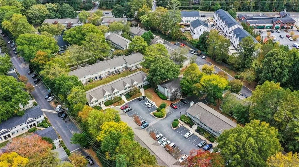 6900 Roswell Road Unit J4, Sandy Springs, Georgia 30328, 2 Bedrooms Bedrooms, ,2 BathroomsBathrooms,Residential,Sold,6900 Roswell Road Unit J4,7131644