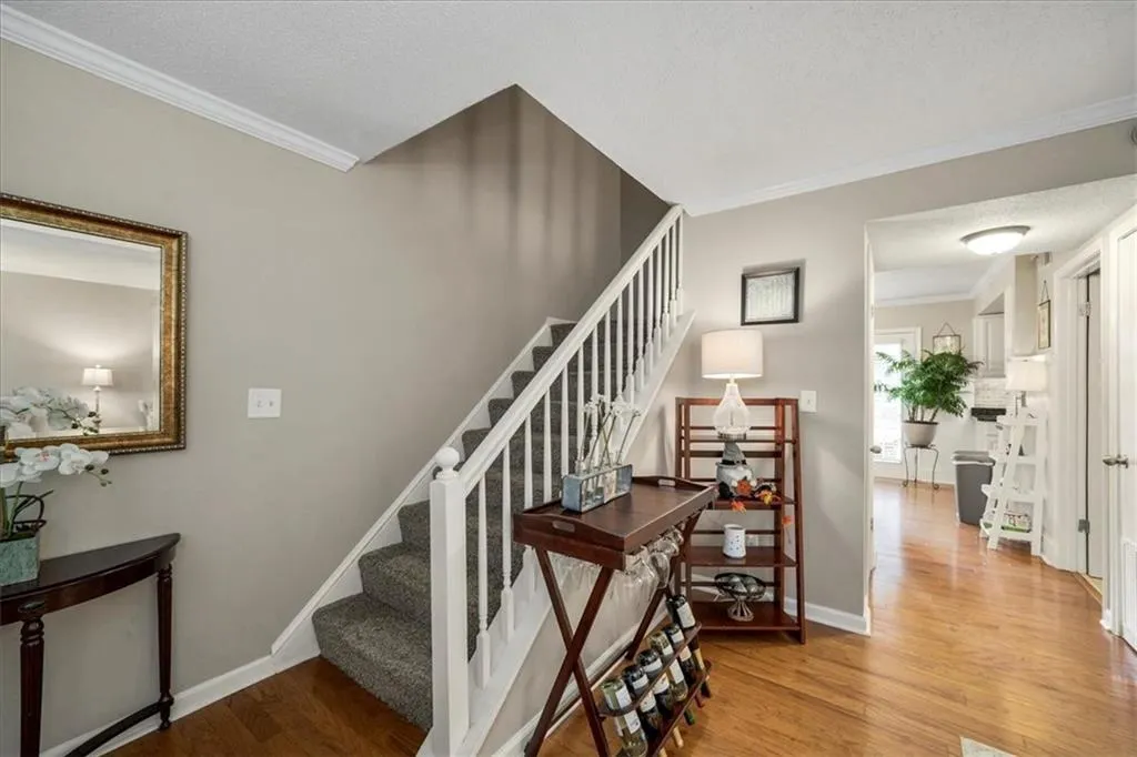 6900 Roswell Road Unit J4, Sandy Springs, Georgia 30328, 2 Bedrooms Bedrooms, ,2 BathroomsBathrooms,Residential,Sold,6900 Roswell Road Unit J4,7131644