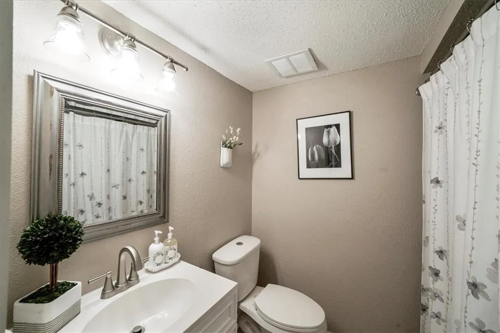 6900 Roswell Road Unit J4, Sandy Springs, Georgia 30328, 2 Bedrooms Bedrooms, ,2 BathroomsBathrooms,Residential,Sold,6900 Roswell Road Unit J4,7131644