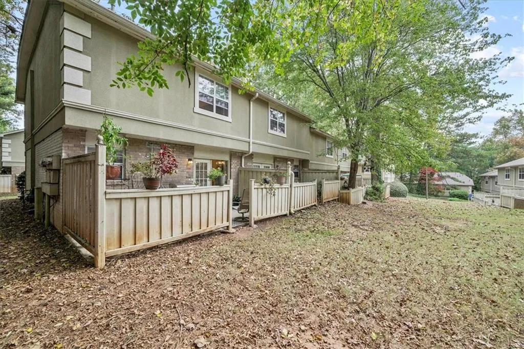 6900 Roswell Road Unit J4, Sandy Springs, Georgia 30328, 2 Bedrooms Bedrooms, ,2 BathroomsBathrooms,Residential,Sold,6900 Roswell Road Unit J4,7131644