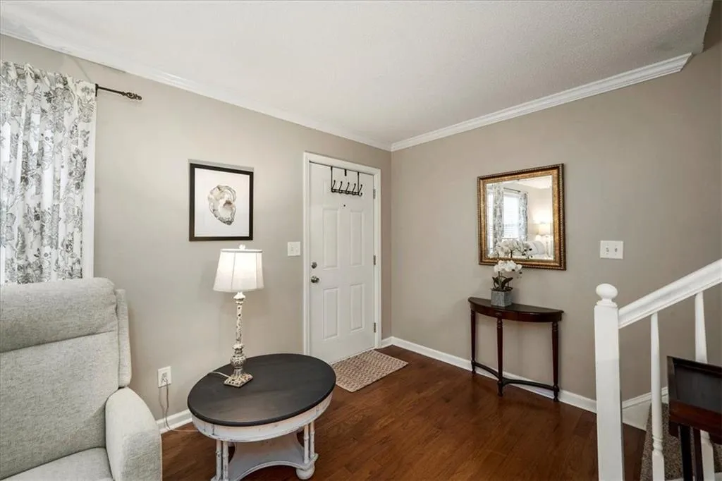 6900 Roswell Road Unit J4, Sandy Springs, Georgia 30328, 2 Bedrooms Bedrooms, ,2 BathroomsBathrooms,Residential,Sold,6900 Roswell Road Unit J4,7131644