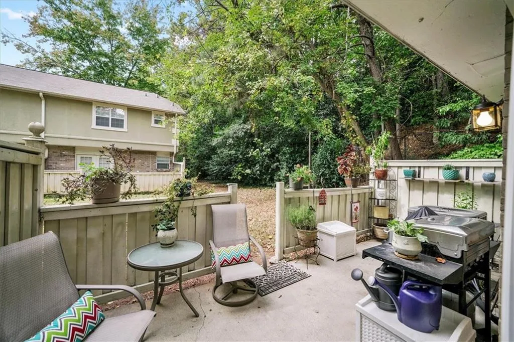 6900 Roswell Road Unit J4, Sandy Springs, Georgia 30328, 2 Bedrooms Bedrooms, ,2 BathroomsBathrooms,Residential,Sold,6900 Roswell Road Unit J4,7131644