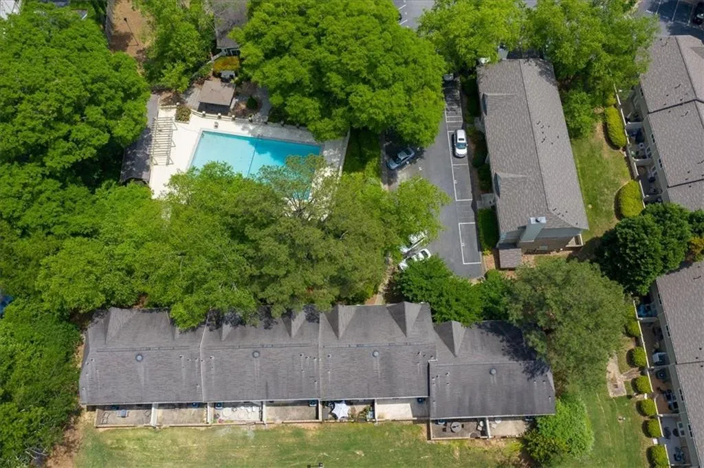 6900 Roswell Road Unit J4, Sandy Springs, Georgia 30328, 2 Bedrooms Bedrooms, ,2 BathroomsBathrooms,Residential,Sold,6900 Roswell Road Unit J4,7131644