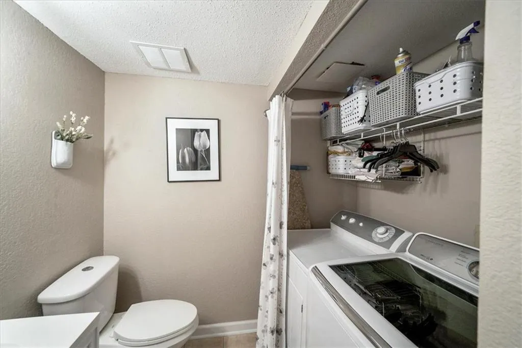 6900 Roswell Road Unit J4, Sandy Springs, Georgia 30328, 2 Bedrooms Bedrooms, ,2 BathroomsBathrooms,Residential,Sold,6900 Roswell Road Unit J4,7131644