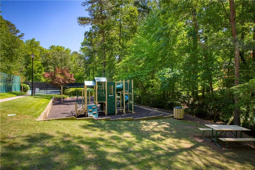 7615 Brigham Drive, Sandy Springs, Georgia 30350, 5 Bedrooms Bedrooms, ,4 BathroomsBathrooms,Residential,Sold,7615 Brigham Drive,6717621