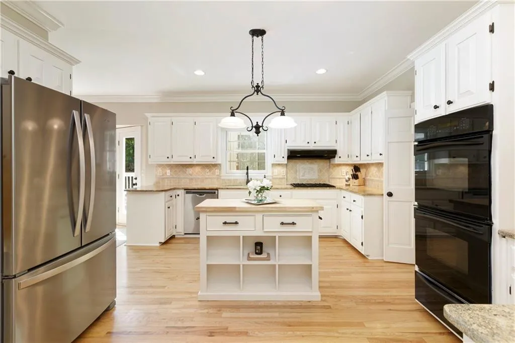 7615 Brigham Drive, Sandy Springs, Georgia 30350, 5 Bedrooms Bedrooms, ,4 BathroomsBathrooms,Residential,Sold,7615 Brigham Drive,6717621