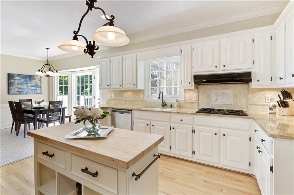 7615 Brigham Drive, Sandy Springs, Georgia 30350, 5 Bedrooms Bedrooms, ,4 BathroomsBathrooms,Residential,Sold,7615 Brigham Drive,6717621