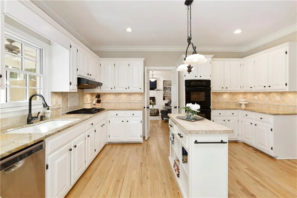 7615 Brigham Drive, Sandy Springs, Georgia 30350, 5 Bedrooms Bedrooms, ,4 BathroomsBathrooms,Residential,Sold,7615 Brigham Drive,6717621