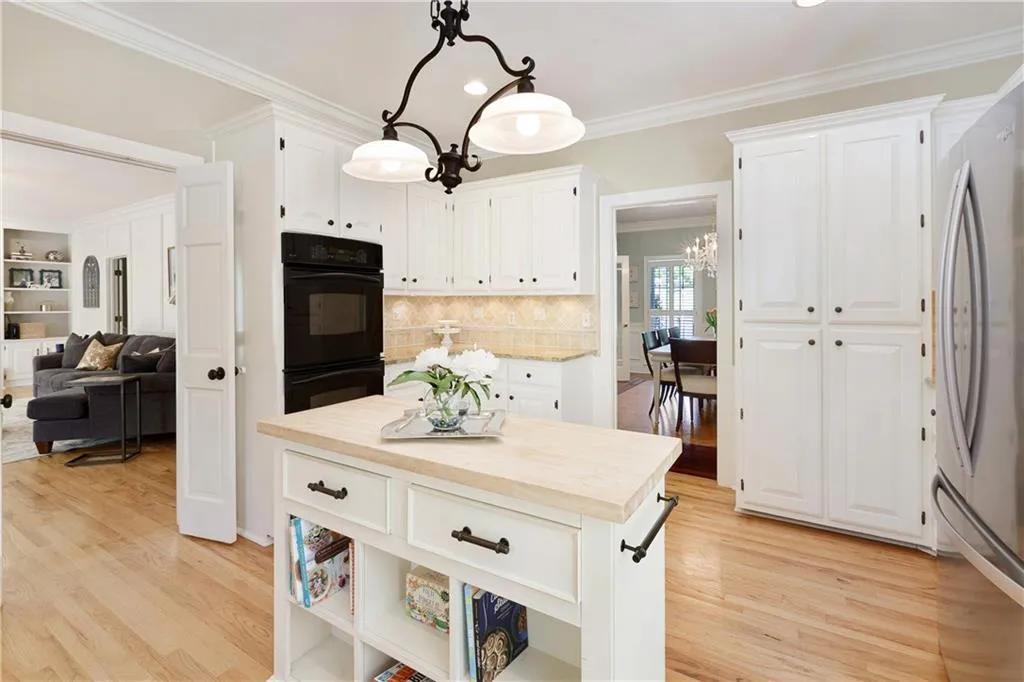 7615 Brigham Drive, Sandy Springs, Georgia 30350, 5 Bedrooms Bedrooms, ,4 BathroomsBathrooms,Residential,Sold,7615 Brigham Drive,6717621
