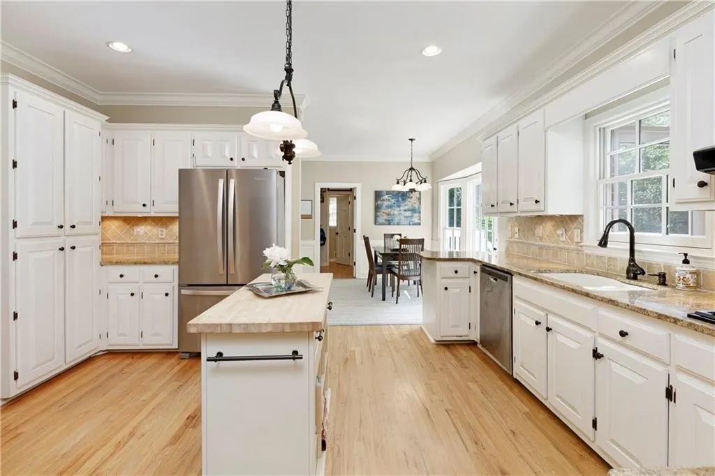 7615 Brigham Drive, Sandy Springs, Georgia 30350, 5 Bedrooms Bedrooms, ,4 BathroomsBathrooms,Residential,Sold,7615 Brigham Drive,6717621