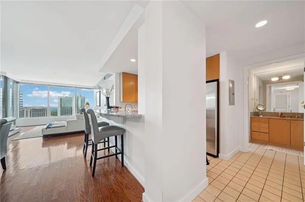 3338 Peachtree Road Ne Unit 3006, Atlanta, Georgia 30326, 2 Bedrooms Bedrooms, ,2 BathroomsBathrooms,Residential,For Sale,3338 Peachtree Road Ne Unit 3006,7634062