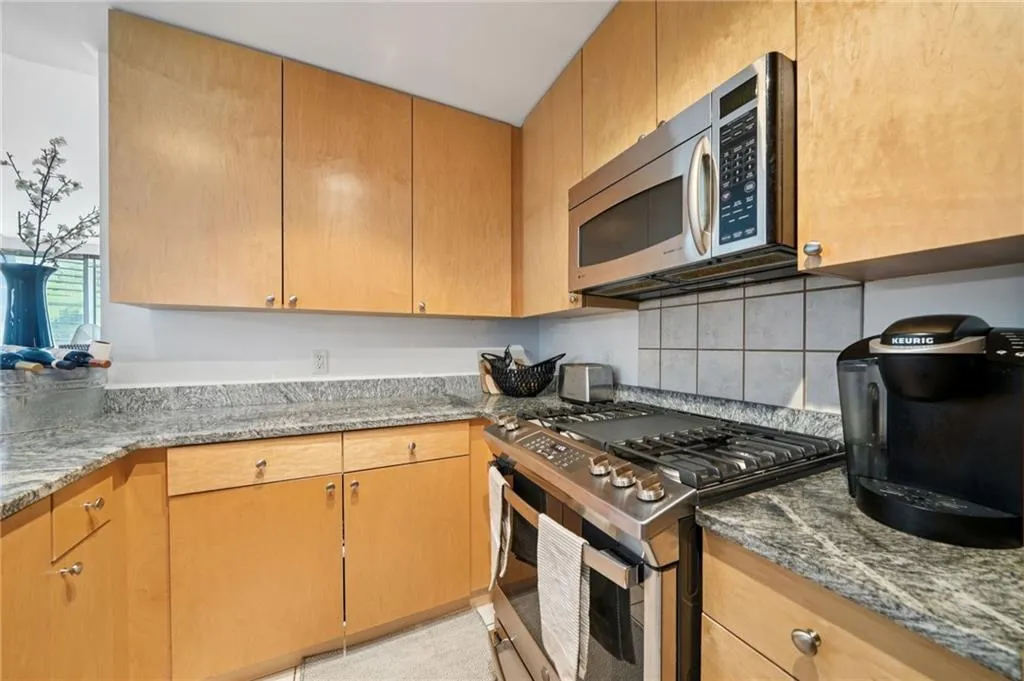 3338 Peachtree Road Ne Unit 3006, Atlanta, Georgia 30326, 2 Bedrooms Bedrooms, ,2 BathroomsBathrooms,Residential,For Sale,3338 Peachtree Road Ne Unit 3006,7634062