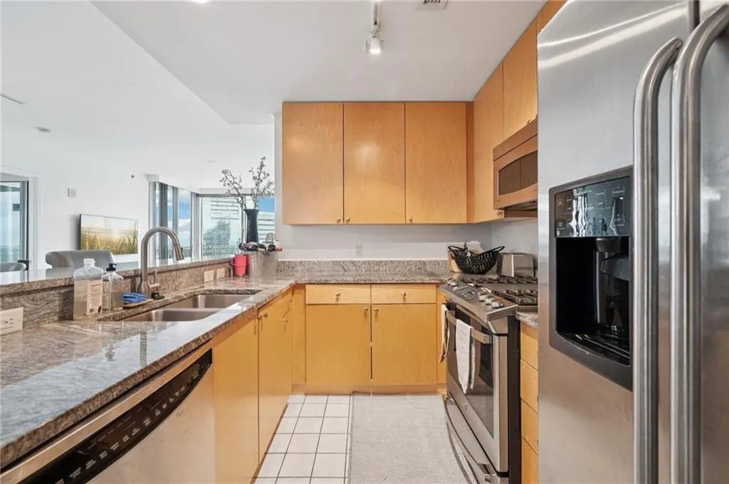 3338 Peachtree Road Ne Unit 3006, Atlanta, Georgia 30326, 2 Bedrooms Bedrooms, ,2 BathroomsBathrooms,Residential,For Sale,3338 Peachtree Road Ne Unit 3006,7634062
