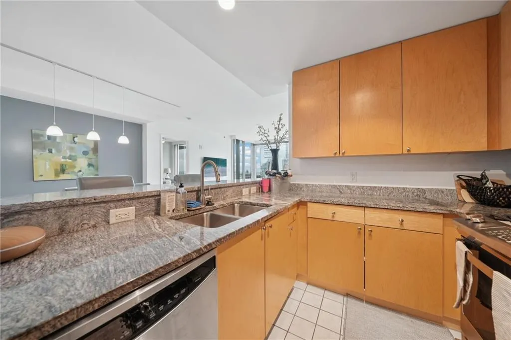 3338 Peachtree Road Ne Unit 3006, Atlanta, Georgia 30326, 2 Bedrooms Bedrooms, ,2 BathroomsBathrooms,Residential,For Sale,3338 Peachtree Road Ne Unit 3006,7634062