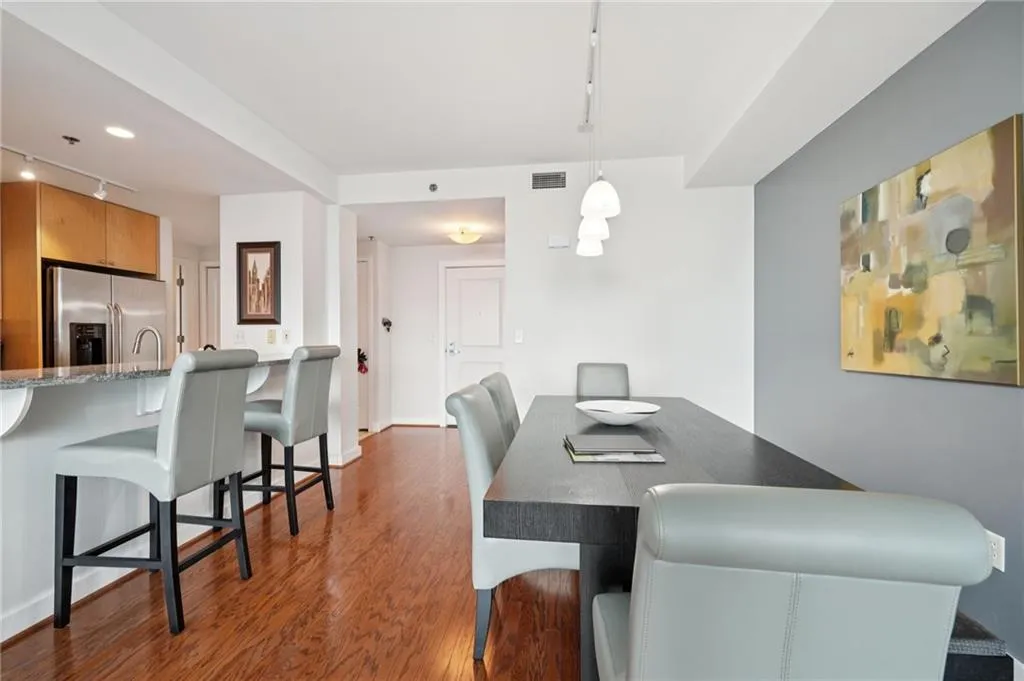 3338 Peachtree Road Ne Unit 3006, Atlanta, Georgia 30326, 2 Bedrooms Bedrooms, ,2 BathroomsBathrooms,Residential,For Sale,3338 Peachtree Road Ne Unit 3006,7634062