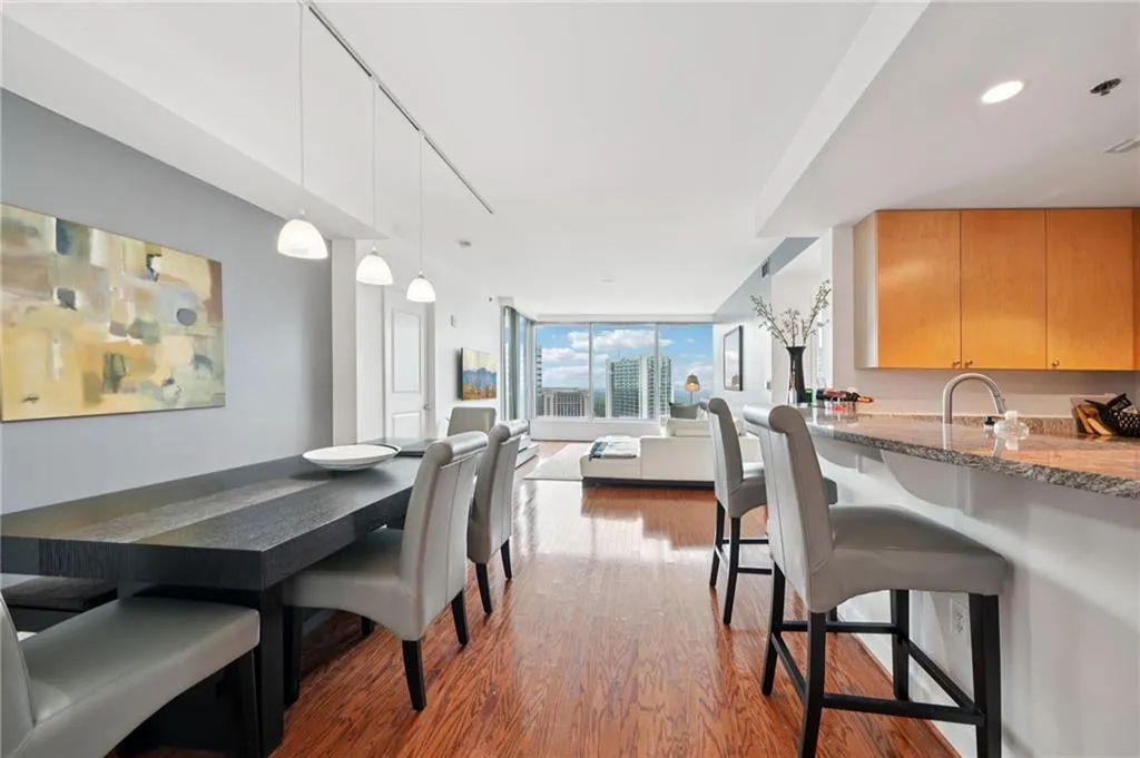 3338 Peachtree Road Ne Unit 3006, Atlanta, Georgia 30326, 2 Bedrooms Bedrooms, ,2 BathroomsBathrooms,Residential,For Sale,3338 Peachtree Road Ne Unit 3006,7634062