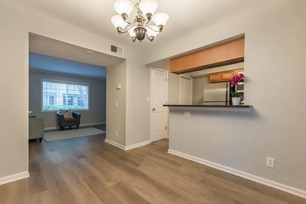 6940 Roswell Road Unit 22b, Sandy Springs, Georgia 30328, 1 Bedroom Bedrooms, ,1 BathroomBathrooms,Residential,Sold,6940 Roswell Road Unit 22b,6587587