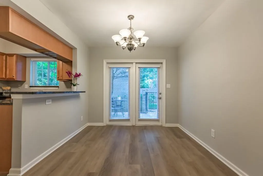 6940 Roswell Road Unit 22b, Sandy Springs, Georgia 30328, 1 Bedroom Bedrooms, ,1 BathroomBathrooms,Residential,Sold,6940 Roswell Road Unit 22b,6587587