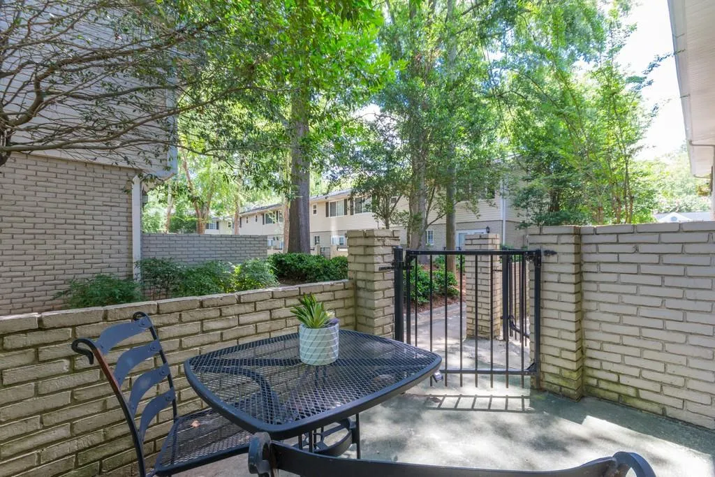 6940 Roswell Road Unit 22b, Sandy Springs, Georgia 30328, 1 Bedroom Bedrooms, ,1 BathroomBathrooms,Residential,Sold,6940 Roswell Road Unit 22b,6587587