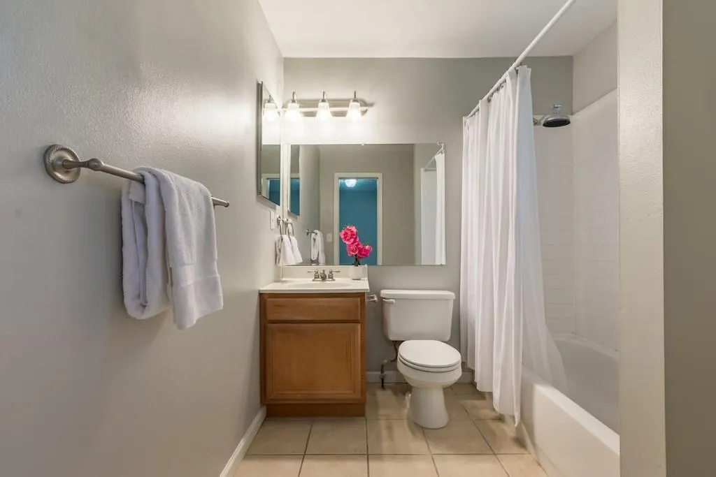 6940 Roswell Road Unit 22b, Sandy Springs, Georgia 30328, 1 Bedroom Bedrooms, ,1 BathroomBathrooms,Residential,Sold,6940 Roswell Road Unit 22b,6587587