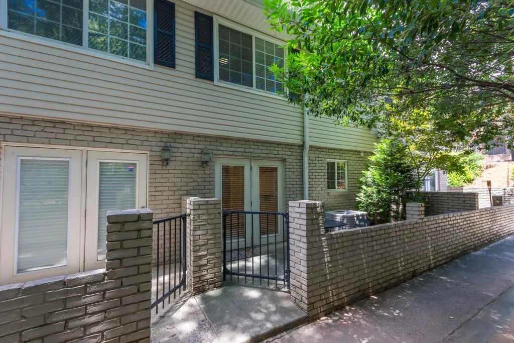 6940 Roswell Road Unit 22b, Sandy Springs, Georgia 30328, 1 Bedroom Bedrooms, ,1 BathroomBathrooms,Residential,Sold,6940 Roswell Road Unit 22b,6587587