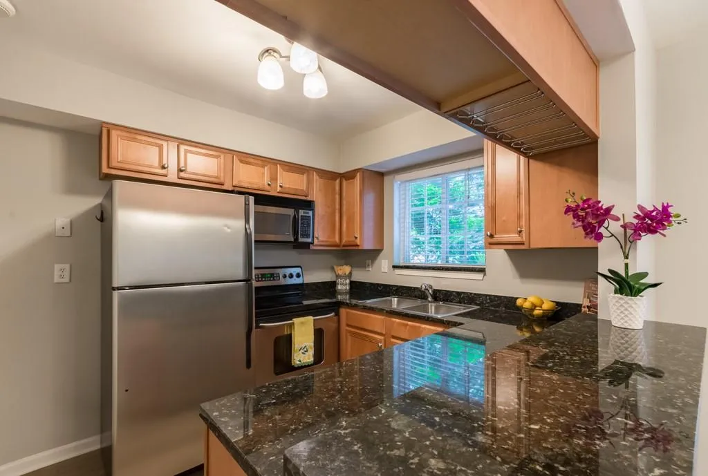 6940 Roswell Road Unit 22b, Sandy Springs, Georgia 30328, 1 Bedroom Bedrooms, ,1 BathroomBathrooms,Residential,Sold,6940 Roswell Road Unit 22b,6587587