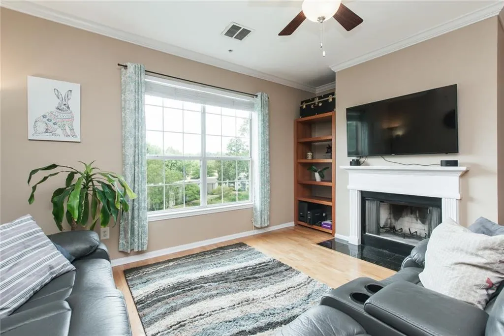 5641 Roswell Road Unit 302, Atlanta, Georgia 30342, 2 Bedrooms Bedrooms, ,2 BathroomsBathrooms,Residential,Sold,5641 Roswell Road Unit 302,6082247