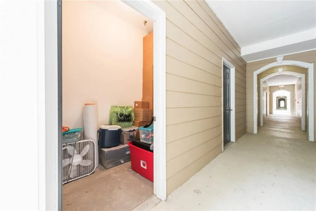 5641 Roswell Road Unit 302, Atlanta, Georgia 30342, 2 Bedrooms Bedrooms, ,2 BathroomsBathrooms,Residential,Sold,5641 Roswell Road Unit 302,6082247