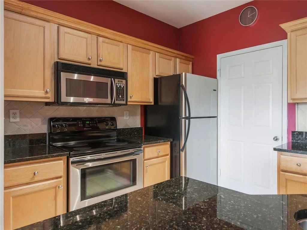5641 Roswell Road Unit 302, Atlanta, Georgia 30342, 2 Bedrooms Bedrooms, ,2 BathroomsBathrooms,Residential,Sold,5641 Roswell Road Unit 302,6082247